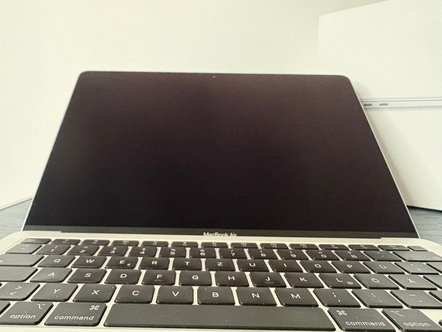 MacBook Air M1 (Late 2020) [13,3", Retina, Apple M1, 8GB RAM, 256GB SSD, Apple 7 Core, macOS] argento