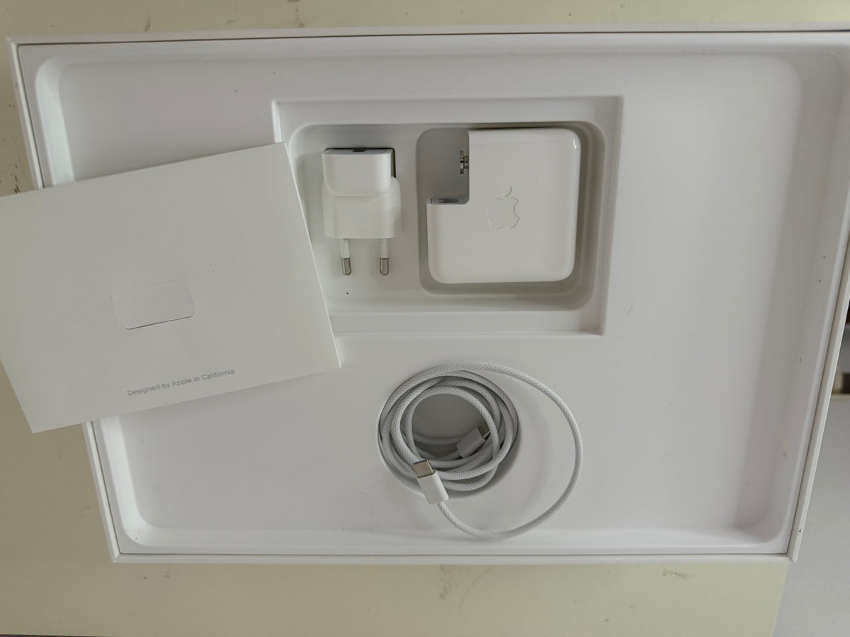 MacBook Pro (2017) [13,3", Touch Bar, Intel Core i5 3,1GHz, 8GB RAM, 256GB SSD, Intel Iris Plus Graphics 650, macOS] grigio