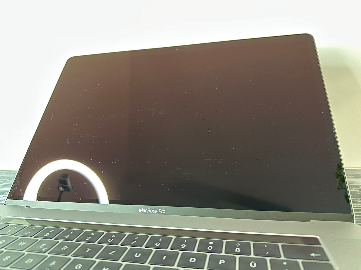 MacBook Pro (2016) [15,4", Touch Bar, Intel Core i7 2,6GHz, 16GB RAM, 512GB SSD, AMD Radeon Pro 455, macOS] grigio