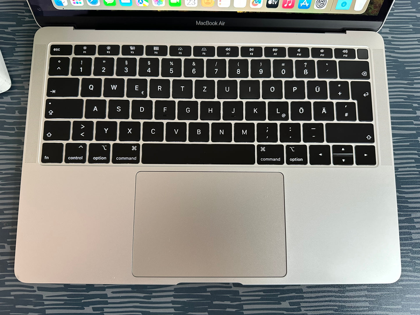 MacBook Air (2018) [13,3", Retina, Intel Core i5 1,6GHz, 8GB RAM, 128GB SSD, Intel UHD Graphics 617, macOS] argento