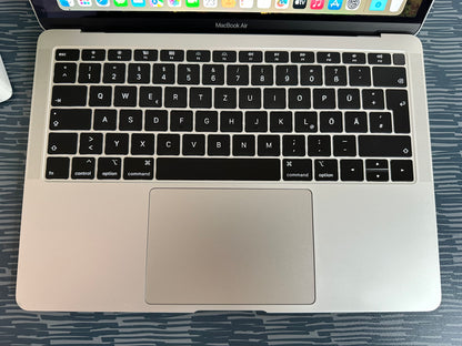 MacBook Air (2018) [13,3", Retina, Intel Core i5 1,6GHz, 8GB RAM, 128GB SSD, Intel UHD Graphics 617, macOS] argento