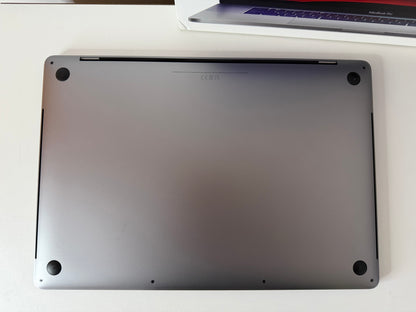 MacBook Pro (2019) [16", Touch Bar, Intel Core i7 2,6GHz, 16GB RAM, 512GB SSD, Intel UHD Graphics 630 + AMD Radeon Pro 5300M, Mac OS] grigio