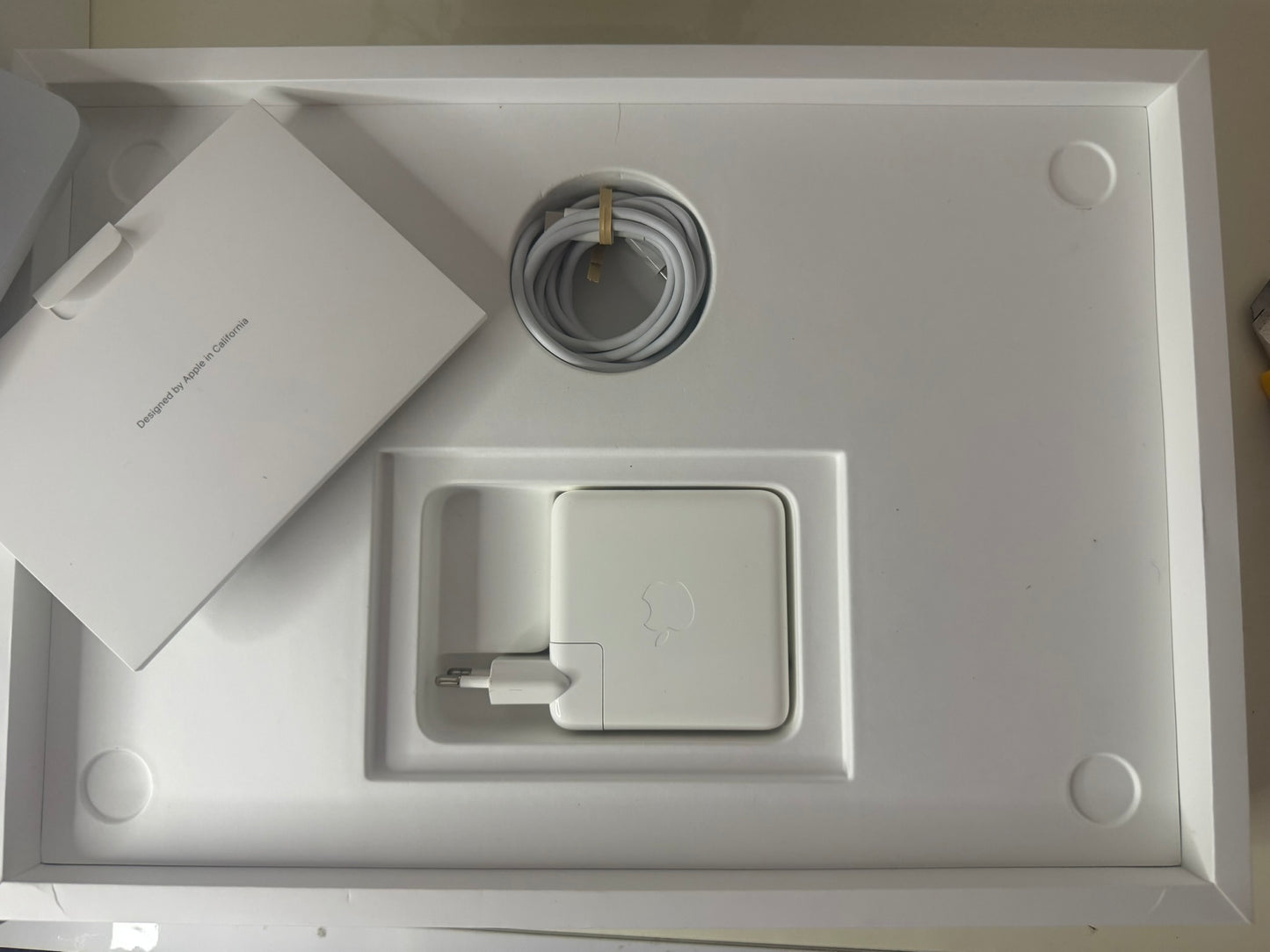 MacBook Pro (2019) [16", Touch Bar, Intel Core i7 2, 6GHz, 16GB RAM, 512GB SSD, Intel UHD Graphics 630 + AMD Radeon Pro 5300M, Mac OS] argento