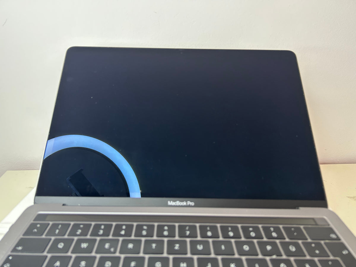 MacBook Pro (2019) [13,3", Touch Bar, Intel Core i5 2,4GHz, 8GB RAM, 256GB SSD, Intel Iris Plus Graphics 655, Mac OS X] Grigio