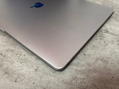 MacBook Pro (Mid 2018) [15,4", Touch Bar, Intel Core i7 2,2GHz, 16GB RAM, 256GB SSD, AMD Radeon Pro 555X, macOS] grigio