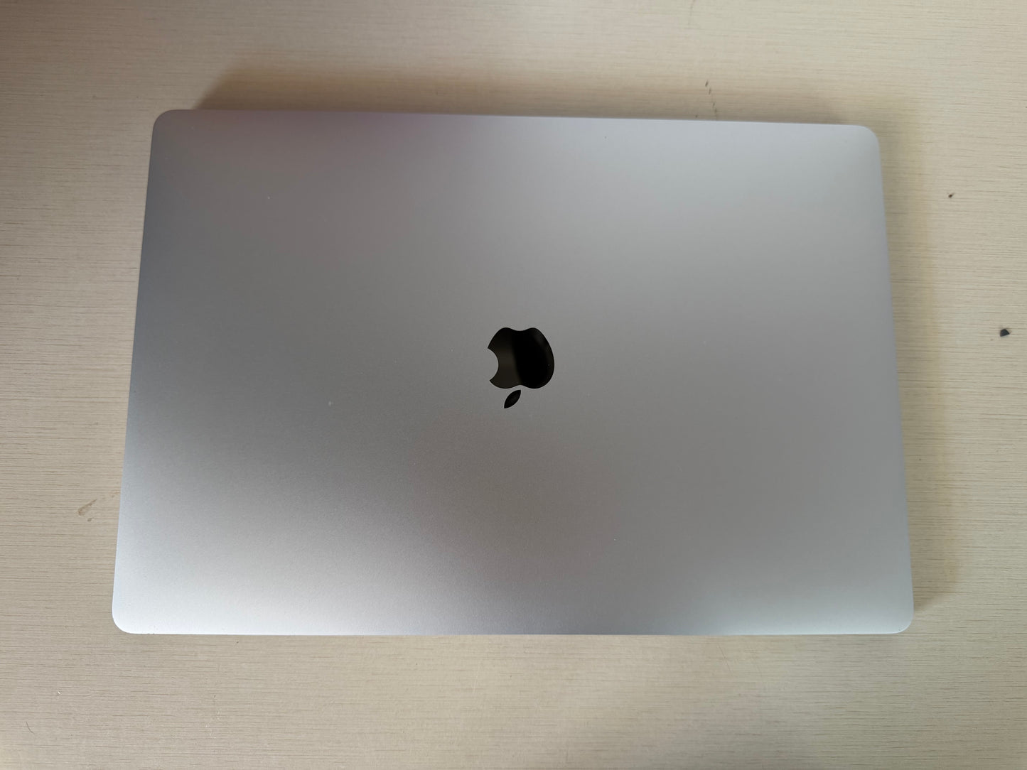 MacBook Pro (2019) [16", Touch Bar, Intel Core i7 2,6GHz, 16GB RAM, 512GB SSD, Intel UHD Graphics 630 + AMD Radeon Pro 5300M, Mac OS] Argento