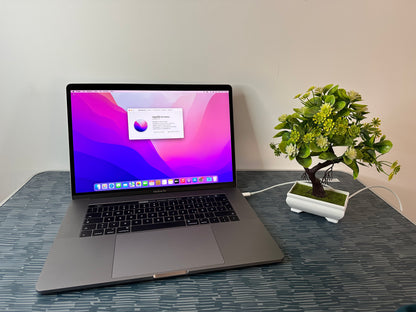 MacBook Pro (2016) [15,4", Touch Bar, Intel Core i7 2,6GHz, 16GB RAM, 512GB SSD, AMD Radeon Pro 455, macOS] grigio