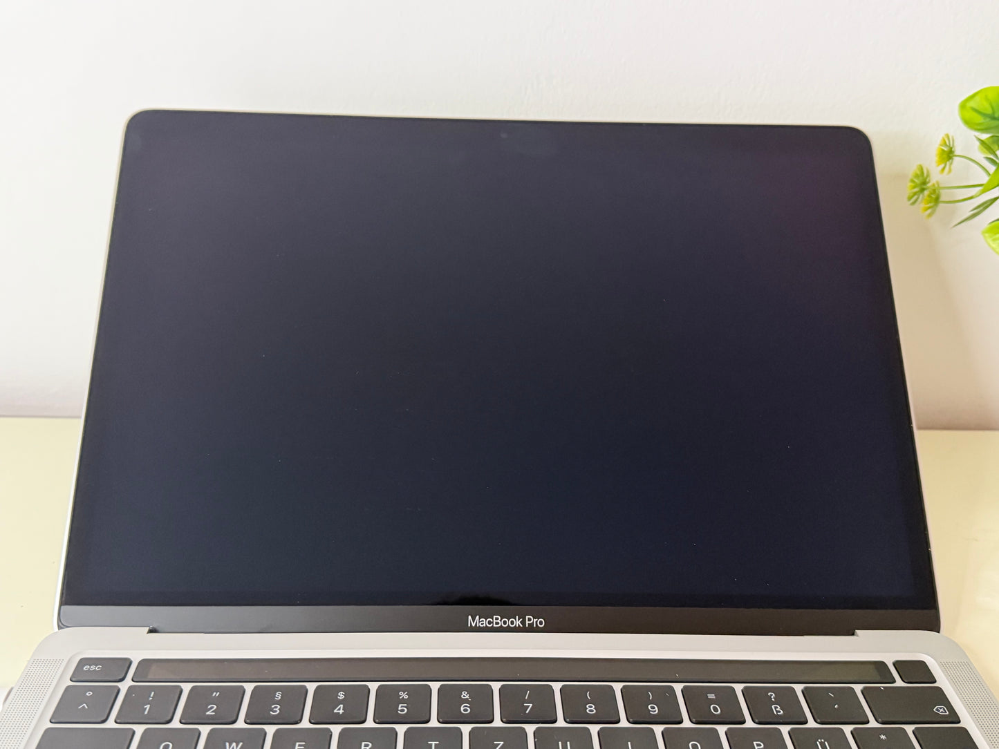 MacBook Pro (2020) [13,3", Touch Bar, Intel Core i7 2,3GHz, 32GB RAM, 512GB SSD, Intel Iris Plus Graphics, macOS] Grigio