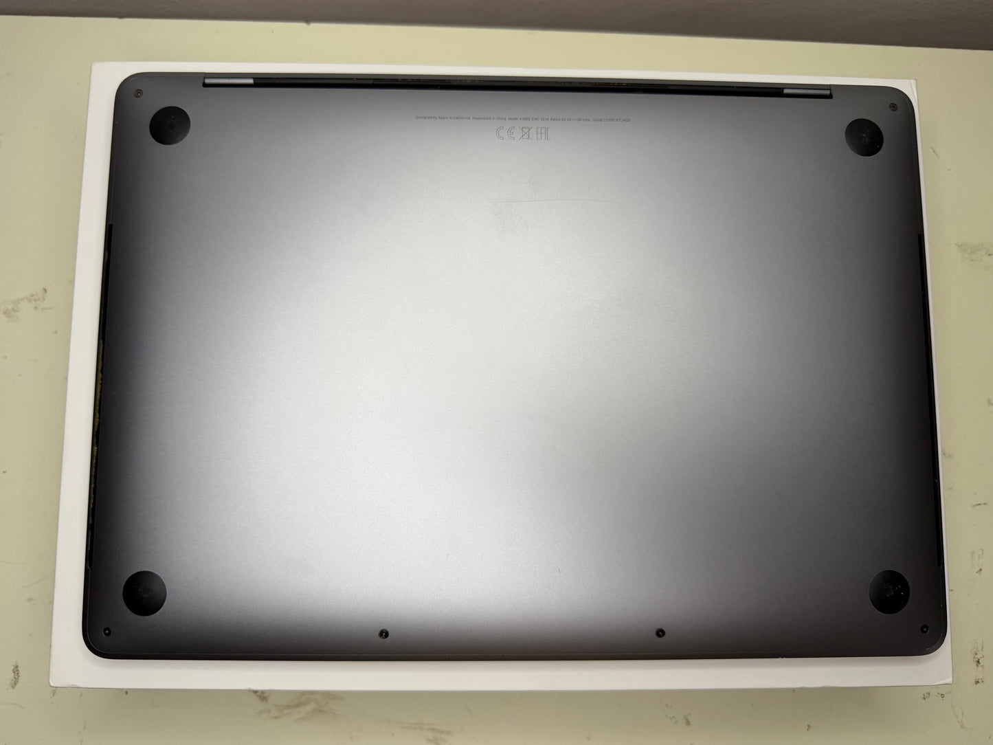 MacBook Pro (2018) [13,3", Touch Bar, Intel Core i5 2,3GHz, 16GB RAM, 256GB SSD, Intel Iris Plus Graphics 655, macOS] Grigio