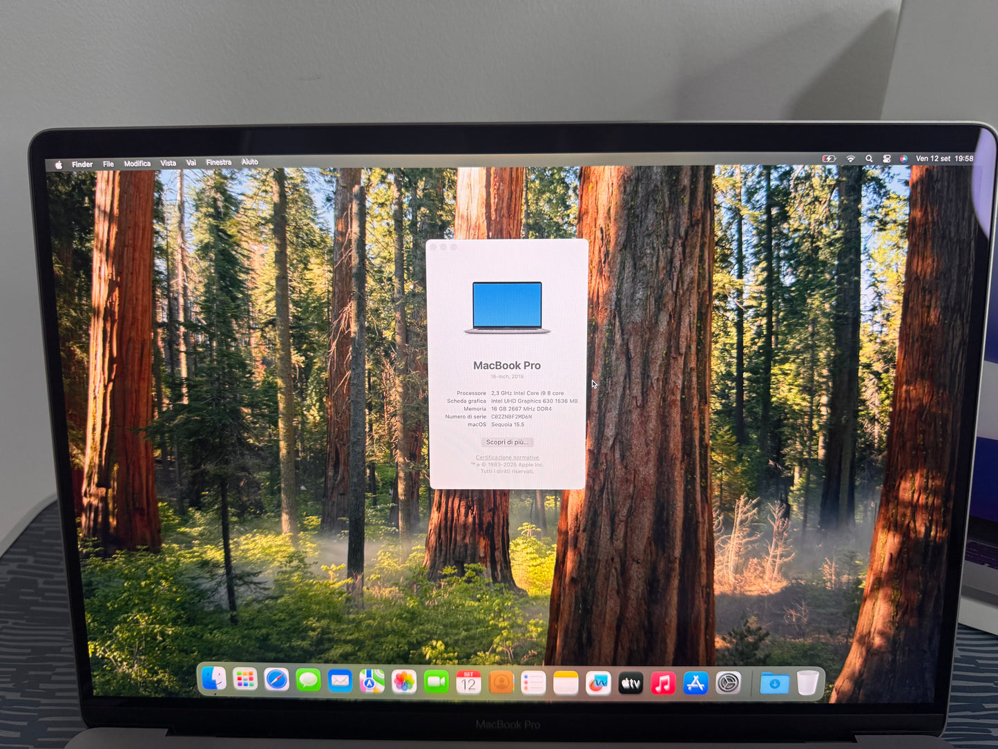 MacBook Pro (2019) [16", Touch Bar, Intel Core i9 2,3GHz, 16GB RAM, 1TB SSD, AMD Radeon Pro 5500M, Mac OS X] grigio