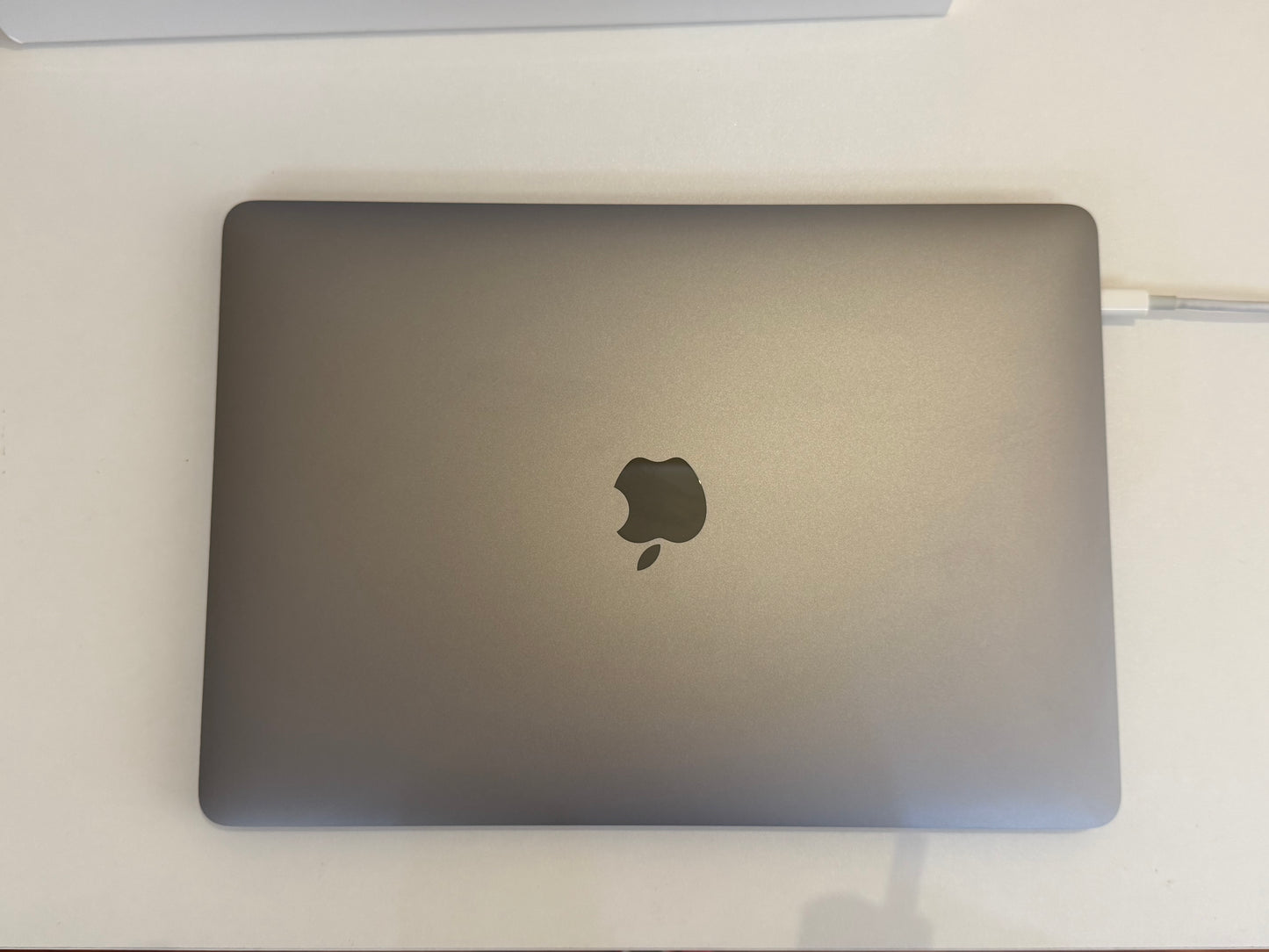 MacBook Pro (2020) [13,3", Touch Bar, Intel Core i5 2,0GHz, 16GB RAM, 512GB SSD, Intel Iris Plus Graphics, macOS] Grigio