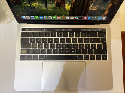 MacBook Pro (2019) [13,3", Touch Bar, Intel Core i5 2,4GHz, 16GB RAM, 256GB SSD, Intel Iris Plus Graphics 655, Mac OS X] argento