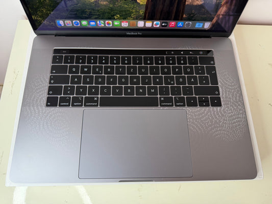 MacBook Pro (2018) [15,4", Touch Bar, Intel Core i7 2,6GHz, 32GB RAM, 1TB SSD, AMD Radeon Pro 560X, macOS] grigio