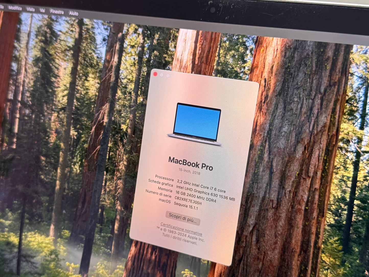 MacBook Pro (Mid 2018) [15,4", Touch Bar, Intel Core i7 2,2GHz, 16GB RAM, 256GB SSD, AMD Radeon Pro 555X, macOS] grigio