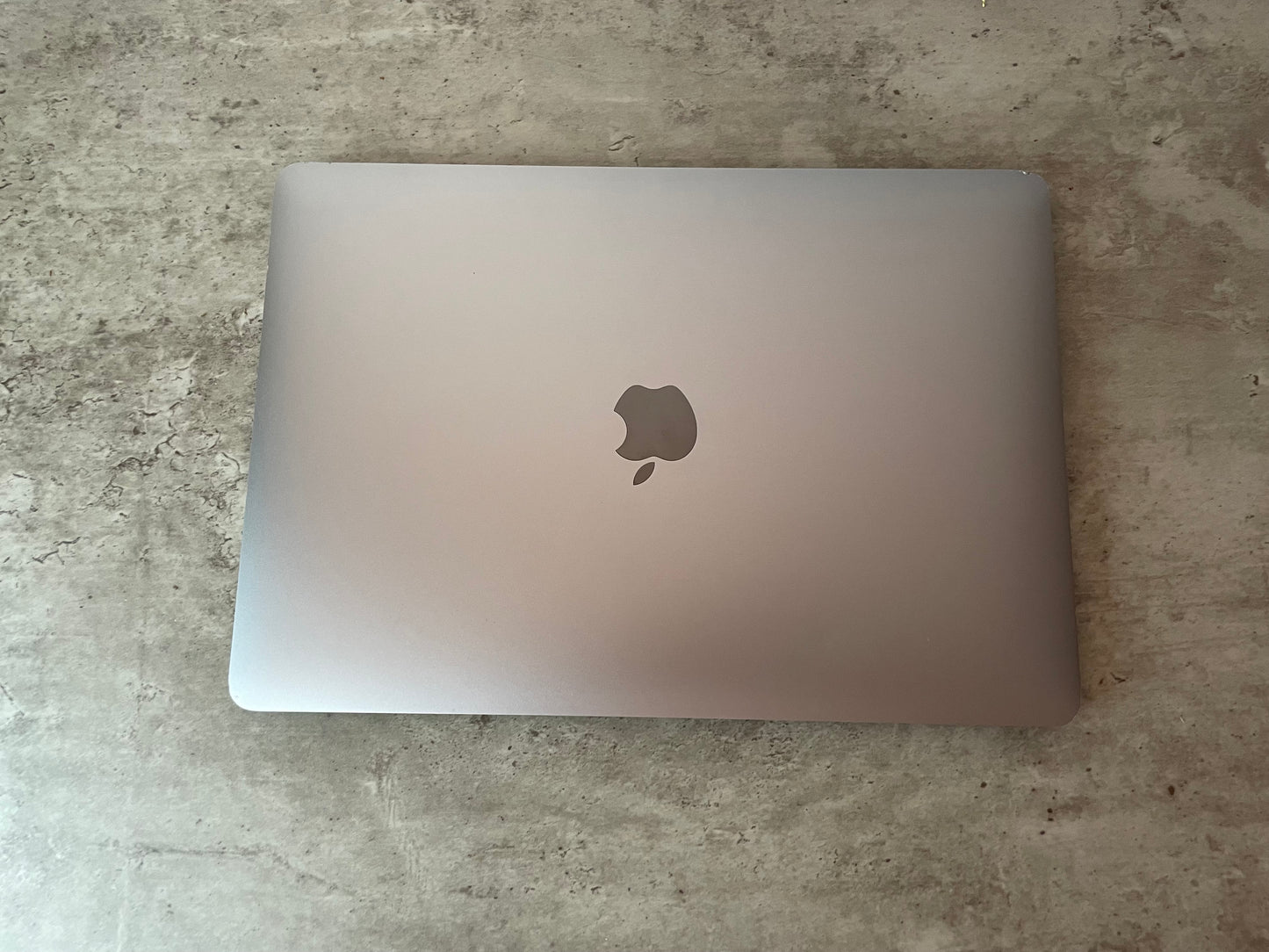 MacBook Pro (2018) [13,3", Touch Bar, Intel Core i7 2,7GHz, 16GB RAM, 512GB SSD, Intel Iris Graphics 655, macOS] grigio
