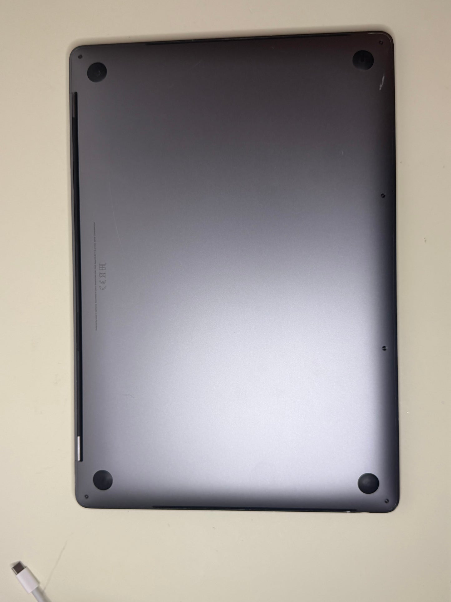 MacBook Pro (2019) [15,4", Touch Bar, Intel Core i9 2,3GHz, 32GB RAM, 1TB SSD, Intel UHD Graphics 630 + AMD Radeon Pro 560X, macOS] Grigio