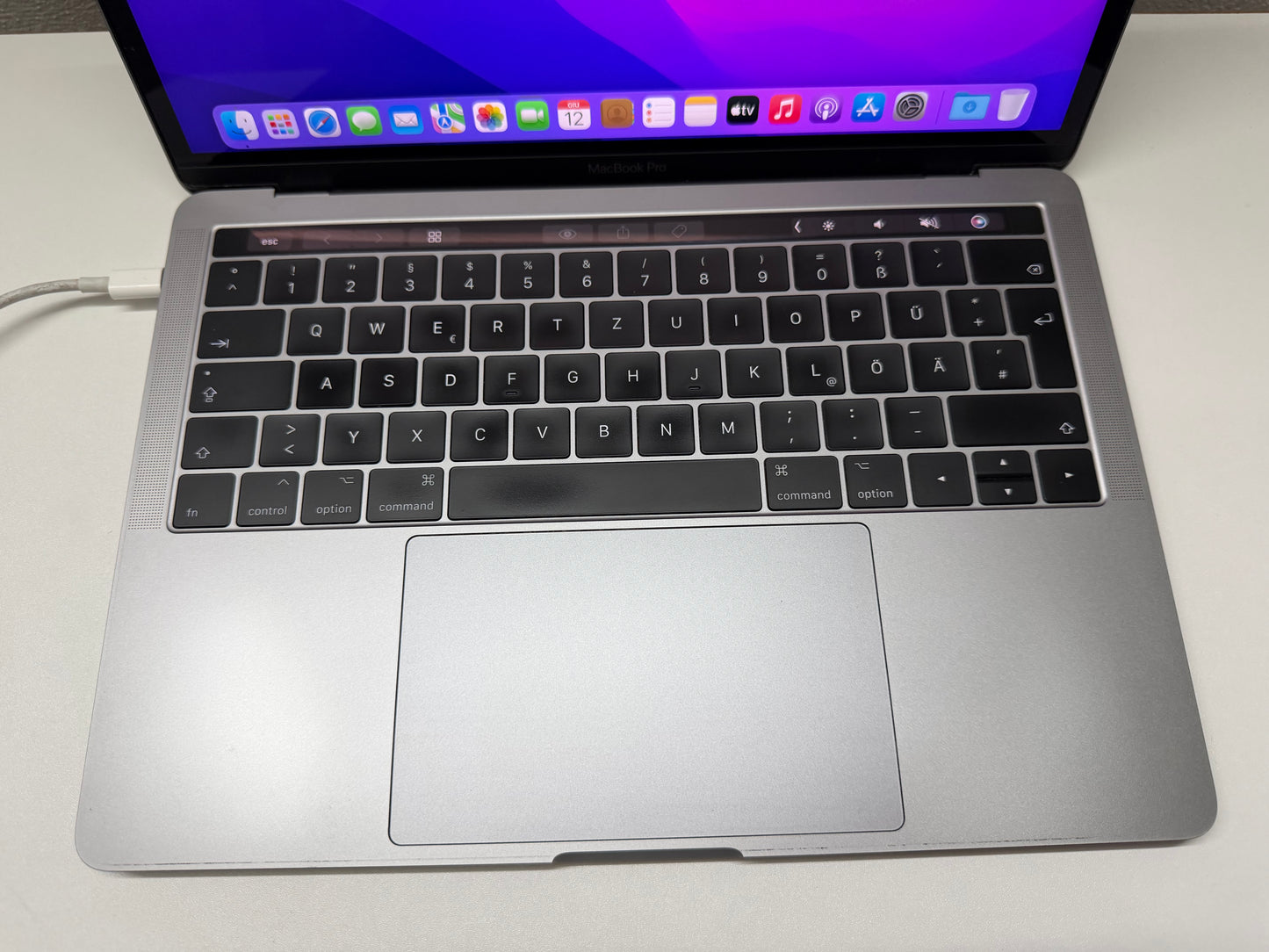 MacBook Pro (2016) [15,4", Touch Bar, Intel Core i7 2,6GHz, 16GB RAM, 512GB SSD, AMD Radeon Pro, macOS] Grigio