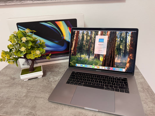 MacBook Pro (Mid 2018) [15,4", Touch Bar, Intel Core i7 2,2GHz, 16GB RAM, 256GB SSD, AMD Radeon Pro 555X, macOS] grigio