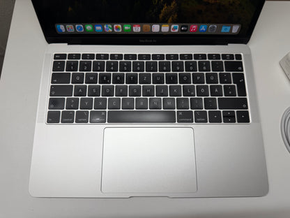 MacBook Air (Mid 2019) [13,3", Retina, Intel Core i5 1,6GHz, 8GB RAM, 128GB SSD, Intel UHD Graphics 617, macOS] argento
