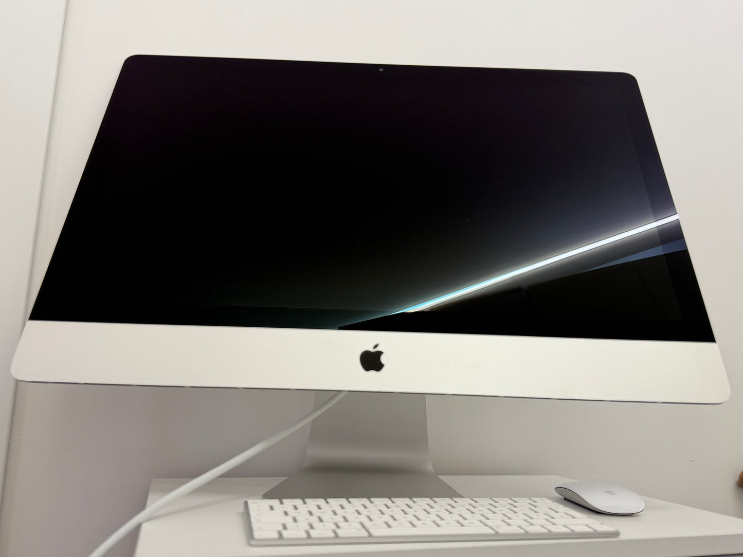 iMac (2019) [27", 5K, Retina, Intel Core i5 3,0GHz, 32GB RAM, 1TB Fusion Drive + 32GB SSD, AMD Radeon Pro 570X, macOS] argento