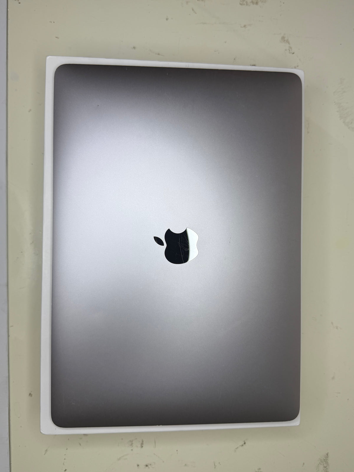 MacBook Air (2019) [13,3", Retina, Intel Core i5 1,6GHz, 8GB RAM, 256GB SSD, Intel UHD Graphics 617, macOS] Grigio
