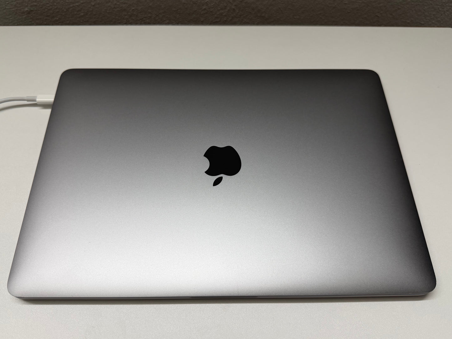 MacBook Pro (2018) [13,3", Touch Bar, Intel Core i5 2,3GHz, 16GB RAM, 512GB SSD, Intel Iris Plus Graphics 655, macOS] argento