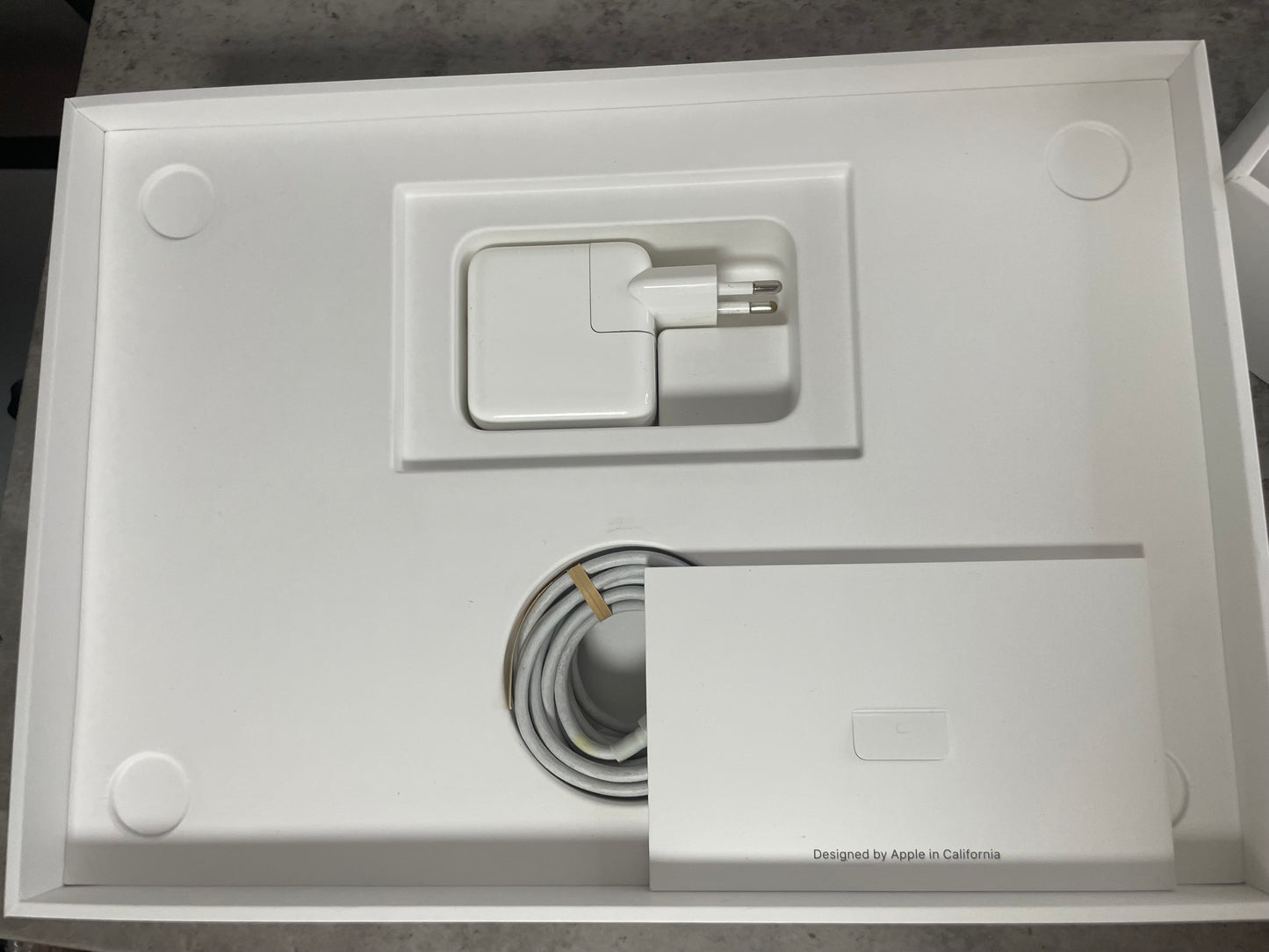 MacBook Air (Mid 2019) [13,3", Retina, Intel Core i5 1,6GHz, 16GB RAM, 128GB SSD, Intel UHD Graphics 617, macOS] argento