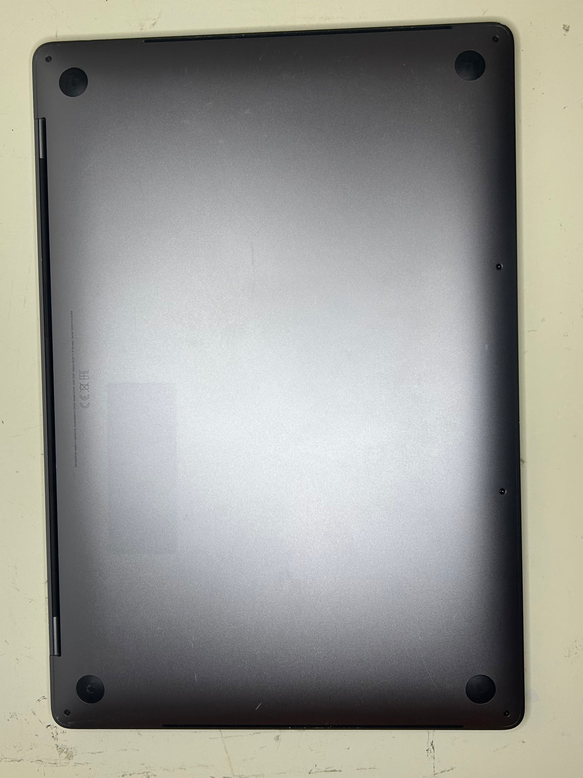 MacBook Pro (2019) [16", Touch Bar, Intel Core i7 2,6GHz, 32GB RAM, 512GB SSD, AMD Radeon Pro 5300M, macOS] grigio