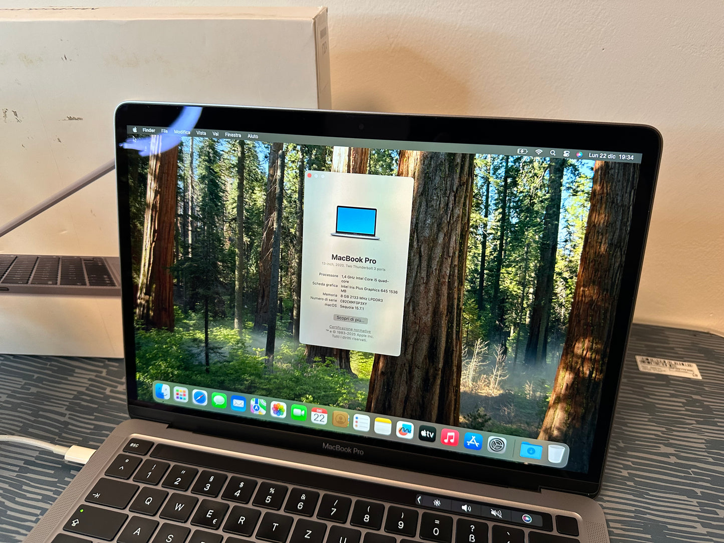 MacBook Pro (2020) [13,3", Touch Bar, Intel Core i5 1,4GHz, 8GB RAM, 256GB SSD, Intel Iris Plus Graphics 645, macOS] Grigio