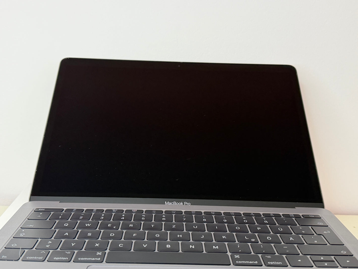 MacBook Pro (2017) [13,3", Intel Core i5 2,3GHz, 8GB RAM, 128GB SSD, Intel Iris Plus Graphics 640, macOS] Grigio