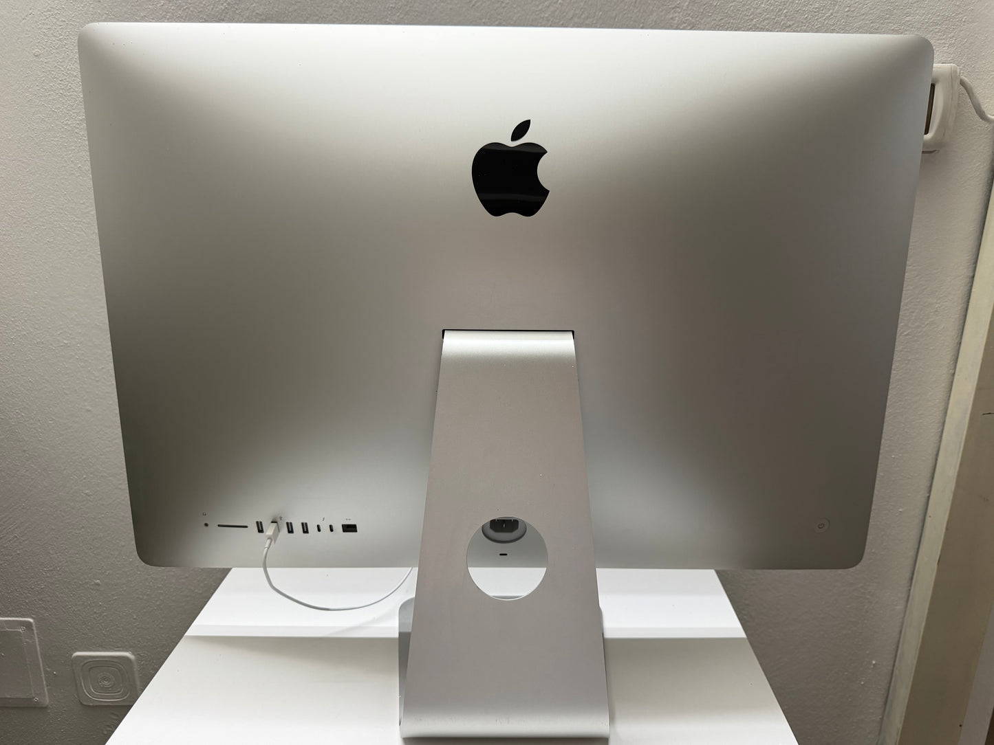 iMac (2017) [27", 4K, Retina, Intel Core i5 3,5GHz 24GB RAM, 1TB FusionDrive, AMD Radeon Pro 575, macOS] argento