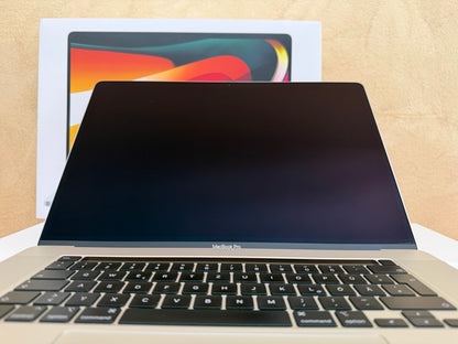 MacBook Pro (2019) [16", Touch Bar, Intel Core i7 2,6GHz, 16GB RAM, 512GB SSD, Intel UHD Graphics 630 + AMD Radeon Pro 5300M, Mac OS] argento
