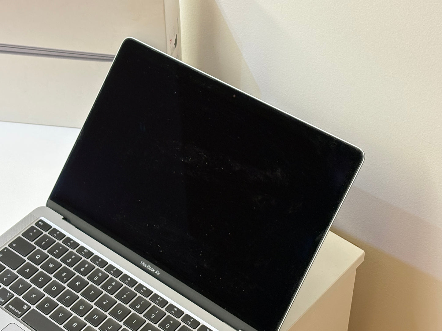 MacBook Air M1 (Late 2020) [13,3", Retina, Apple M1, 8GB RAM, 256GB SSD, Apple 7 Core, macOS] Argento