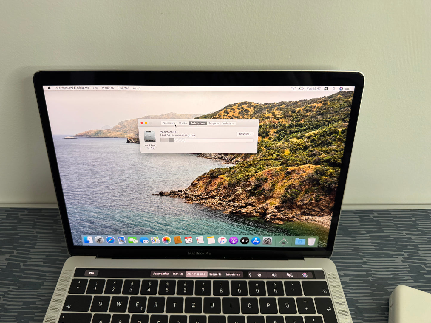 MacBook Pro (2019) [13,3", Touch Bar, Intel Core i5 1,4GHz, 8GB RAM, 128GB SSD, Intel Iris Plus Graphics 645, Mac OS X] argento