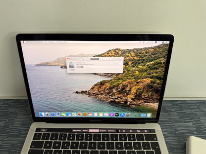 MacBook Pro (2019) [13,3", Touch Bar, Intel Core i5 1,4GHz, 8GB RAM, 128GB SSD, Intel Iris Plus Graphics 645, Mac OS X] argento