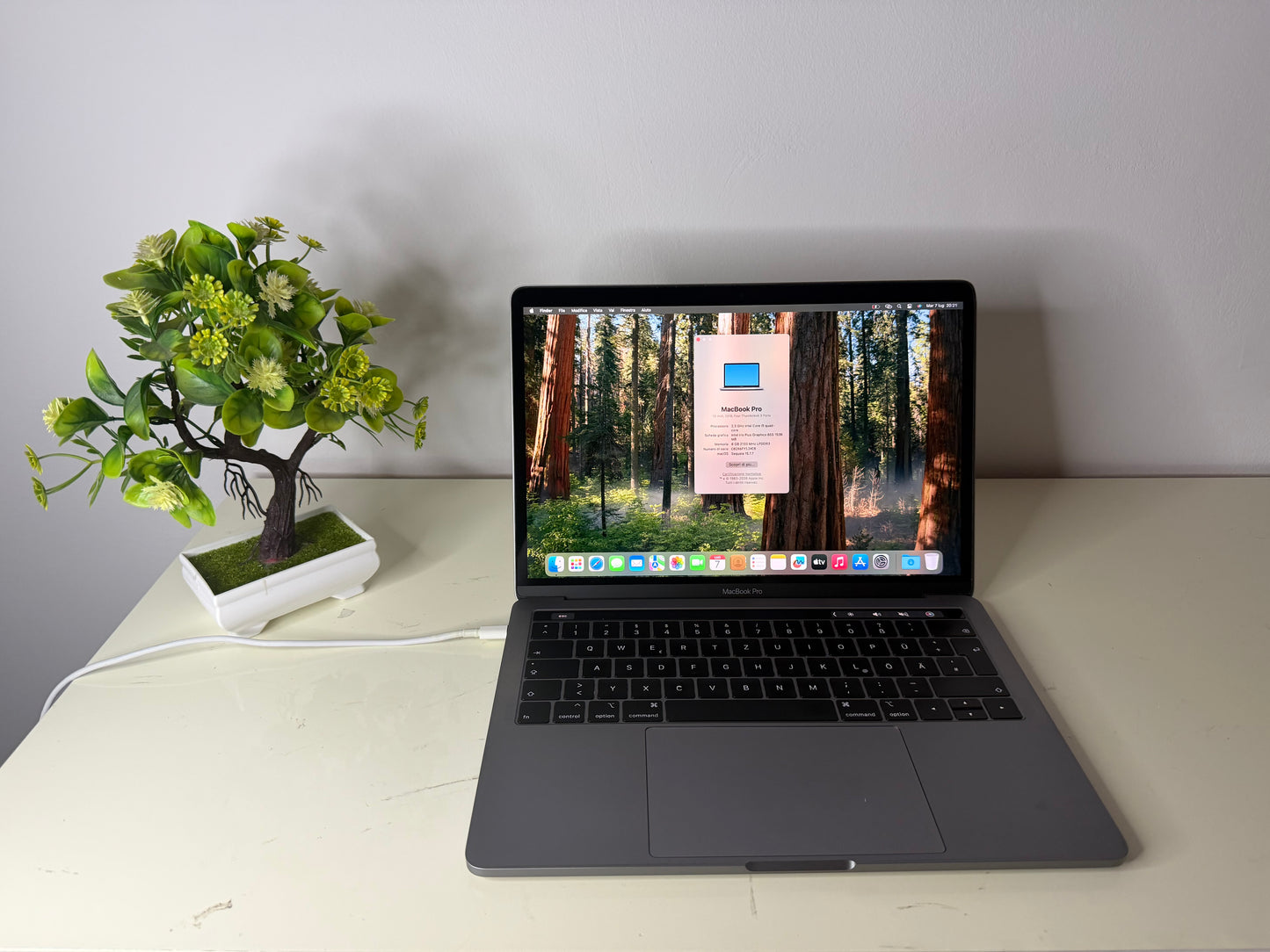 MacBook Pro (2018) [13,3", Touch Bar, Intel Core i5 2,3GHz, 8GB RAM, 256GB SSD, Intel Iris Plus Graphics 655, macOS] Grigio