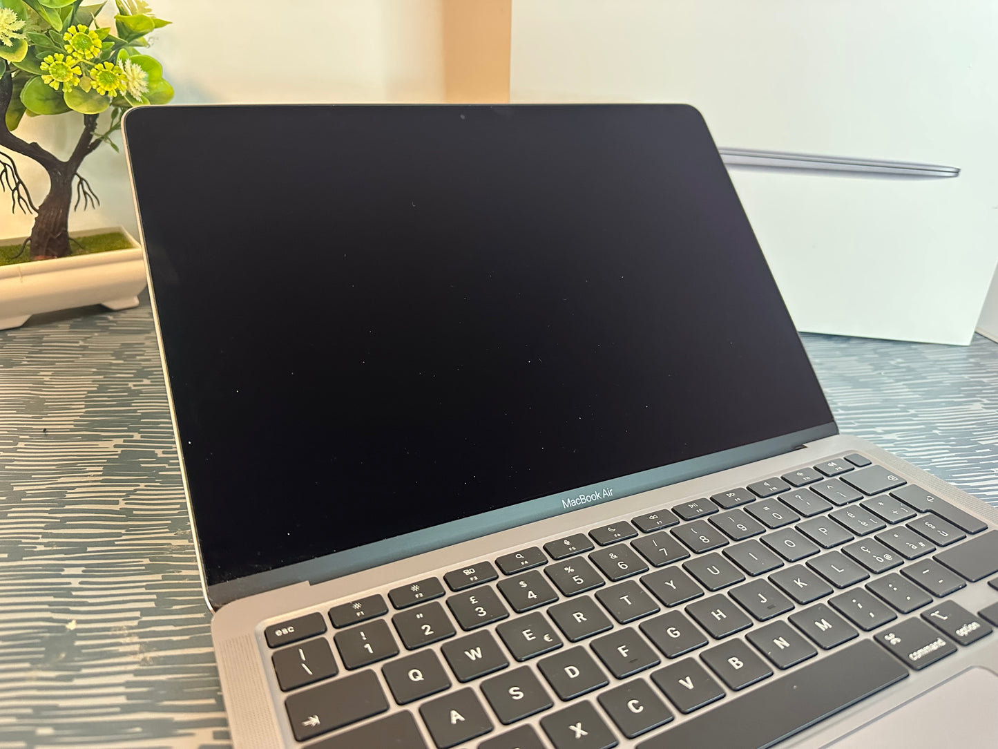 MacBook Air M1 (Late 2020) [13,3", Retina, Apple M1, 8GB RAM, 256GB SSD, Apple 7 Core, macOS] Grigio