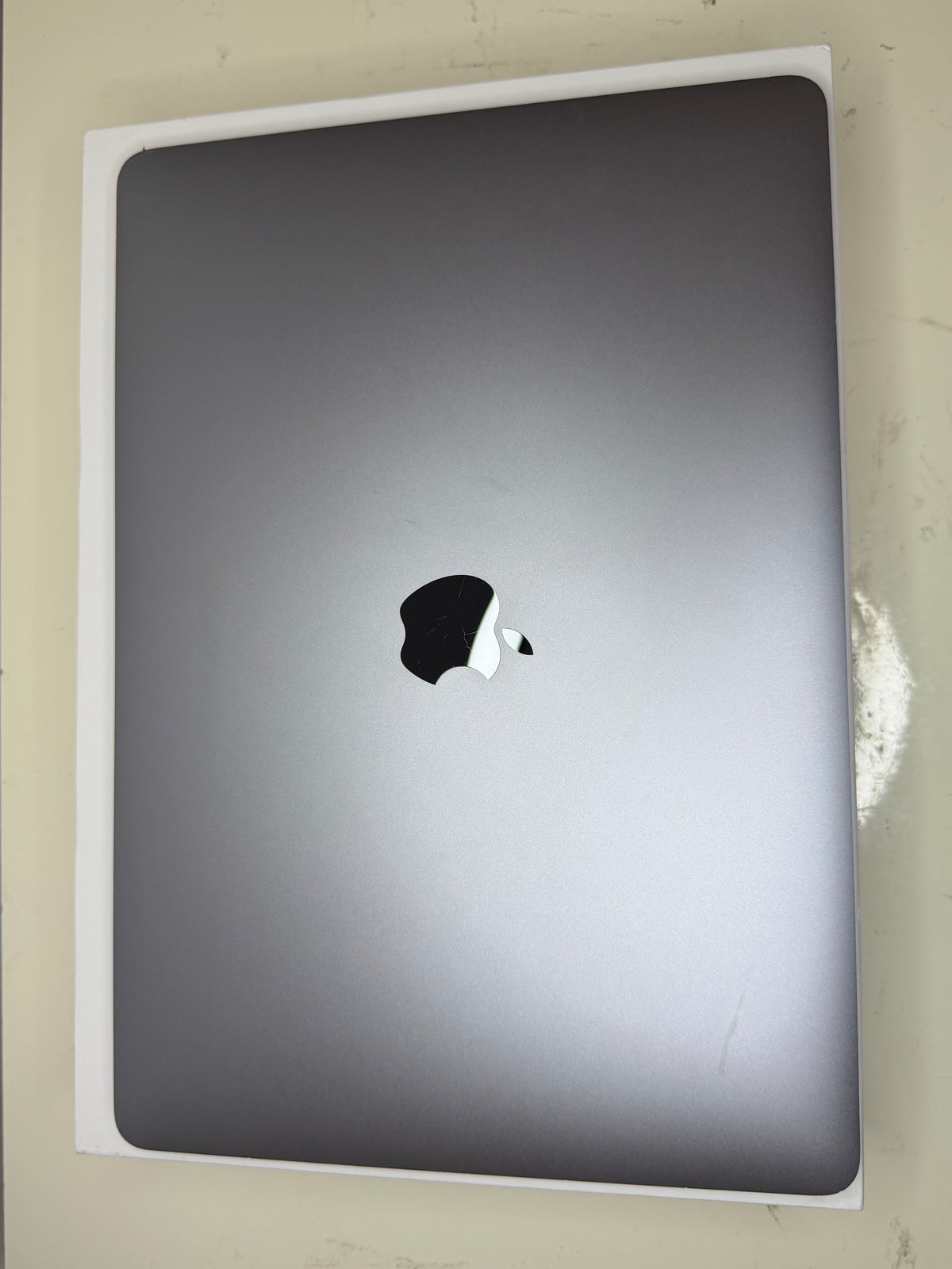 MacBook Pro (2018) [13,3", Touch Bar, Intel Core i7 2,7GHz, 16GB RAM, 256GB SSD, Intel Iris Graphics 655, macOS] Grigio