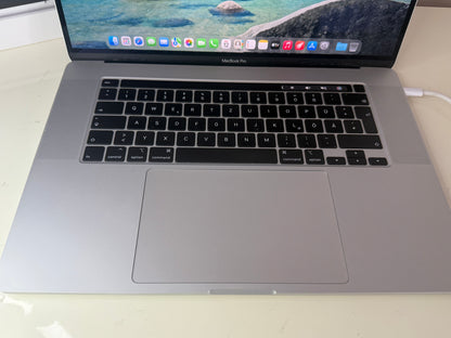 MacBook Pro (2019) [16", Touch Bar, Intel Core i9 2, 3GHz, 16GB RAM, 1TB SSD, AMD Radeon Pro 5500M, Mac OS X] argento