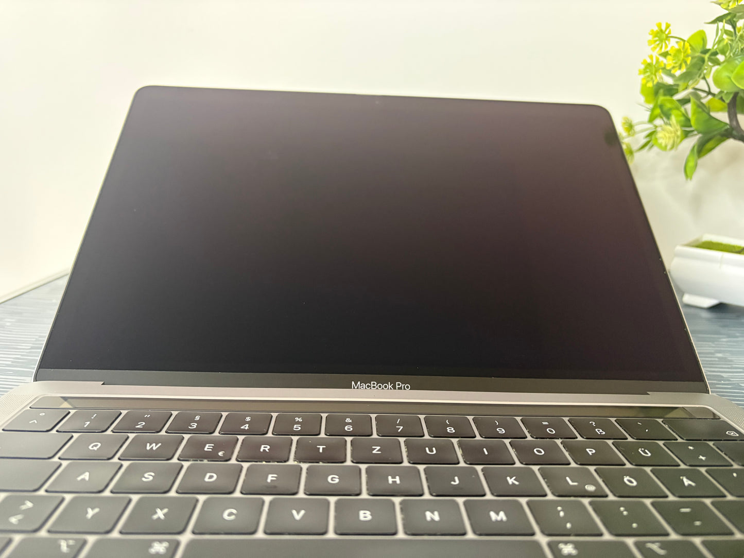 MacBook Pro (Mid 2018) [13,3", Touch Bar, Intel Core i5 2,3GHz, 8GB RAM, 256GB SSD, Intel Iris Plus Graphics 655, macOS] Grigio