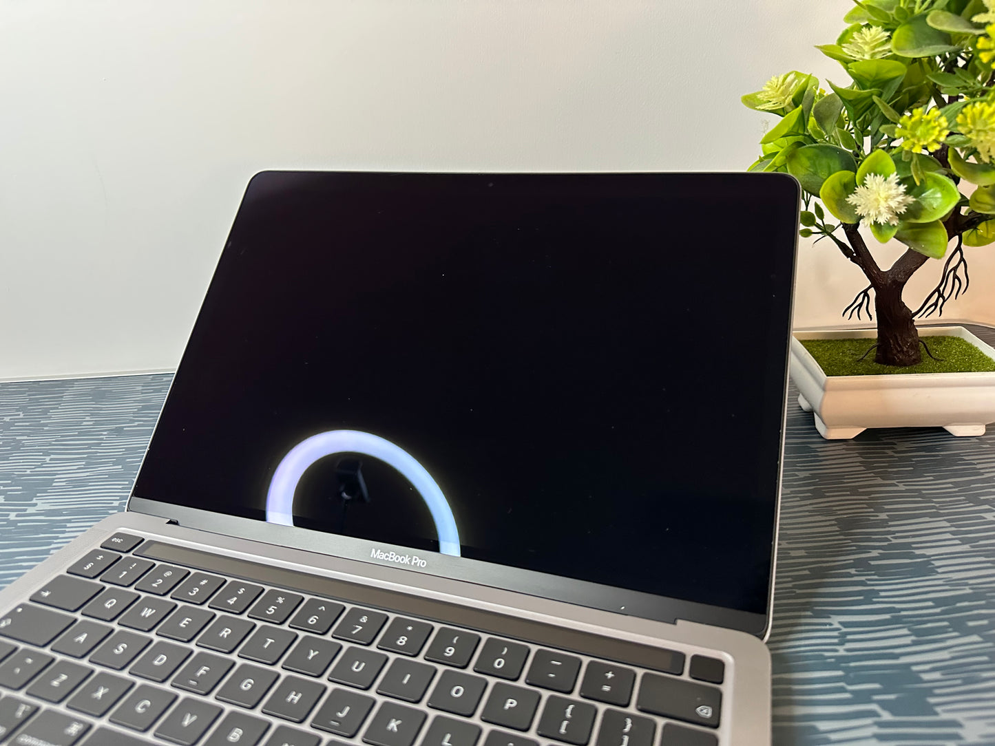 MacBook Pro (2020) M1 [13,3", Touch Bar, Apple M1 3,2GHz, 16GB RAM, 256GB SSD, Apple 8-Core, macOS] grigio