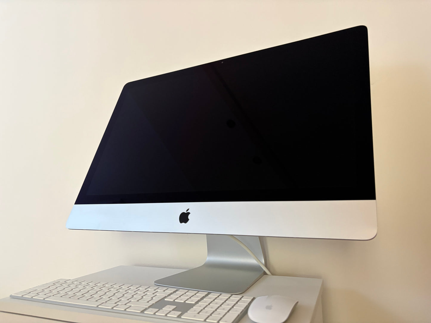 iMac (2019) [27", 5K, Retina, Intel Core i5 3,7GHz, 16GB RAM, 512GB SSD, AMD Radeon Pro 580X, macOS] argento