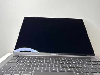 MacBook Pro (Mid 2022) [13,3", Liquid Retina, Touch Bar, Apple M2 8-Core 3,2GHz, 8GB RAM, 512GB SSD, Apple 10-Core, macOS] Grigio