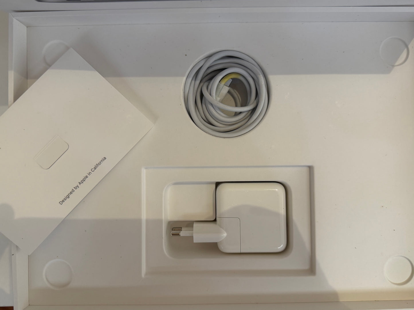 MacBook Air (2018) [13,3", Retina, Intel Core i5 1, 6GHz, 8GB RAM, 256GB SSD, Intel UHD Graphics 617, macOS] spacegrau