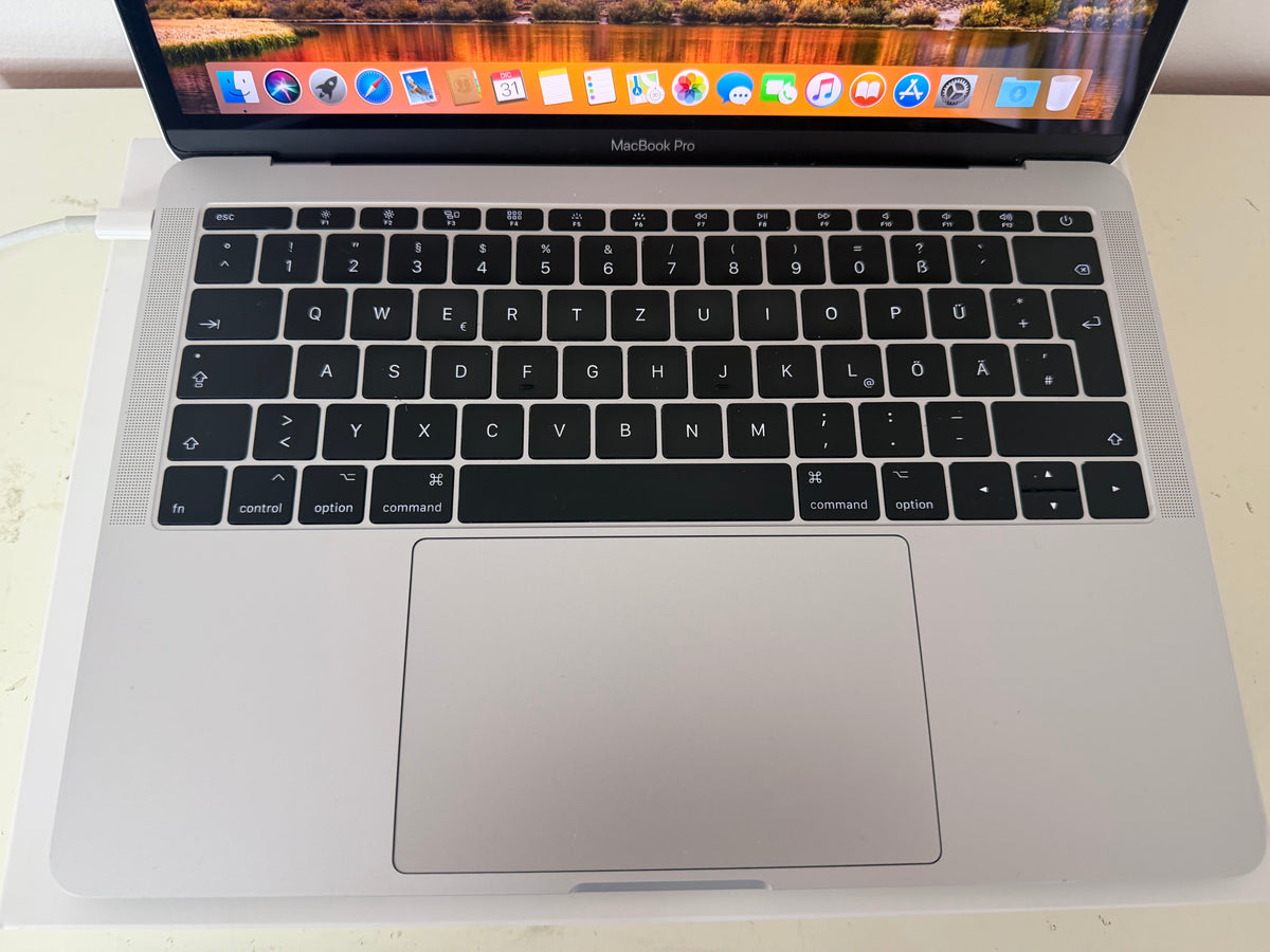MacBook Pro (2017) [13,3", Touch Bar, Intel Core i5 2,3GHz, 8GB RAM, 128GB SSD, Intel Iris Plus Graphics 650, macOS] grigio