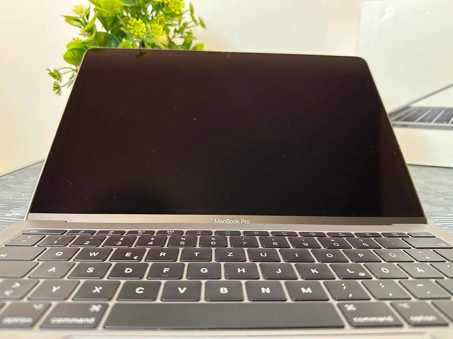 MacBook Pro (2017) [13,3", Intel Core i5 2,3GHz, 8GB RAM, 128GB SSD, Intel Iris Plus Graphics 640, macOS] Grigio