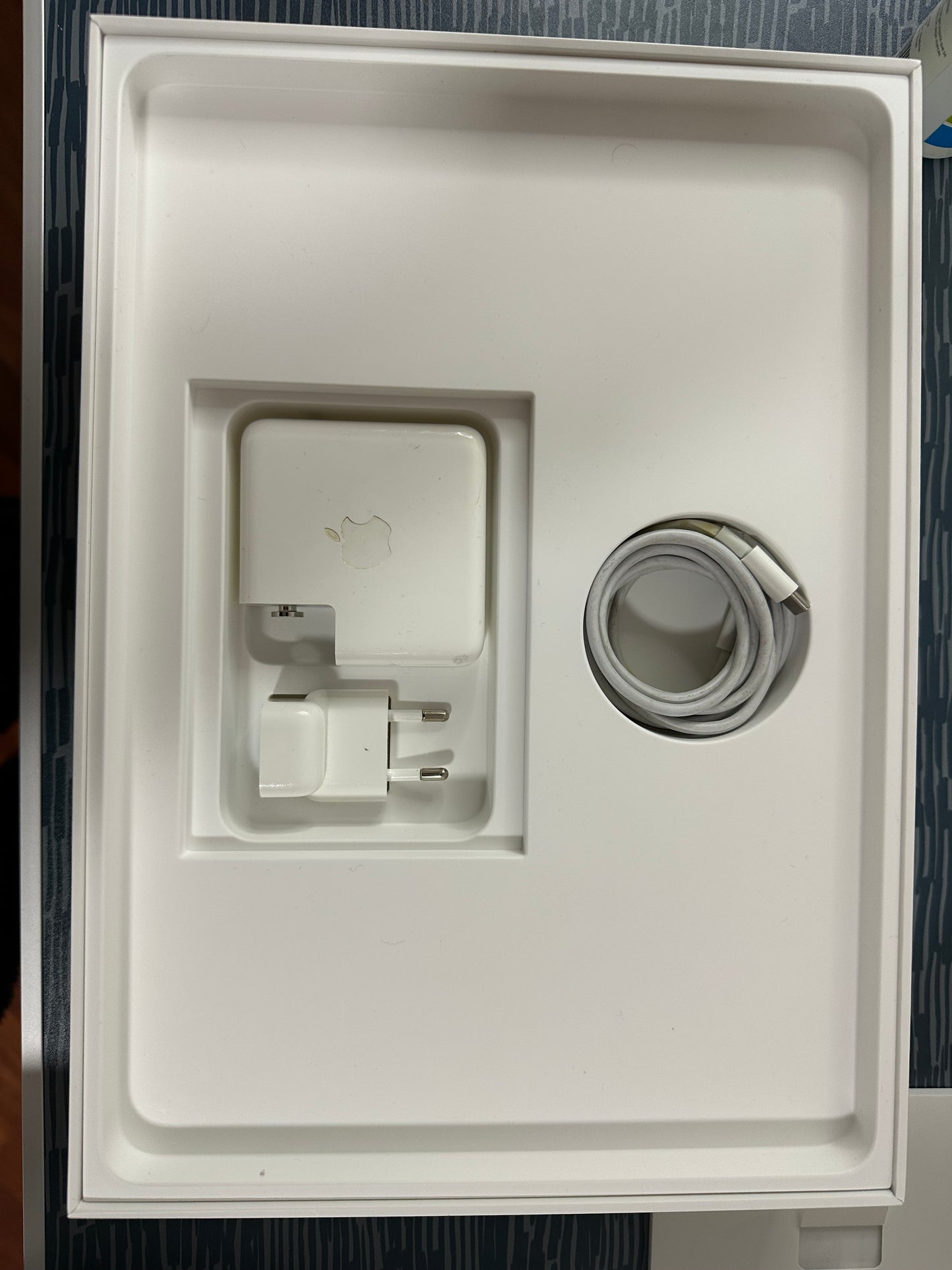 MacBook Pro (2019) [13,3", Touch Bar, Intel Core i5 1,4GHz, 8GB RAM, 128GB SSD, Intel Iris Plus Graphics 645, Mac OS X] argento