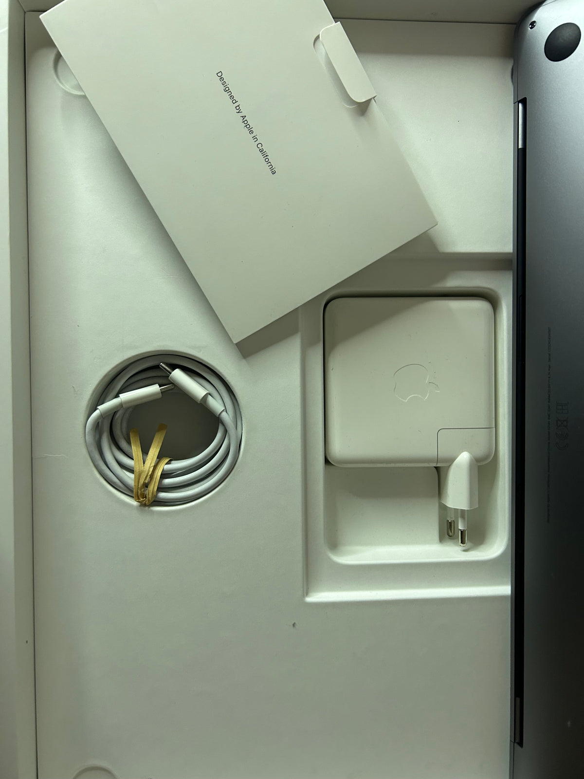 MacBook Pro (2019) [16", Touch Bar, Intel Core i9 2,3GHz, 32GB RAM, 1TB SSD, Intel UHD Graphics 630 + AMD Radeon Pro 5500M, macOS] grigio