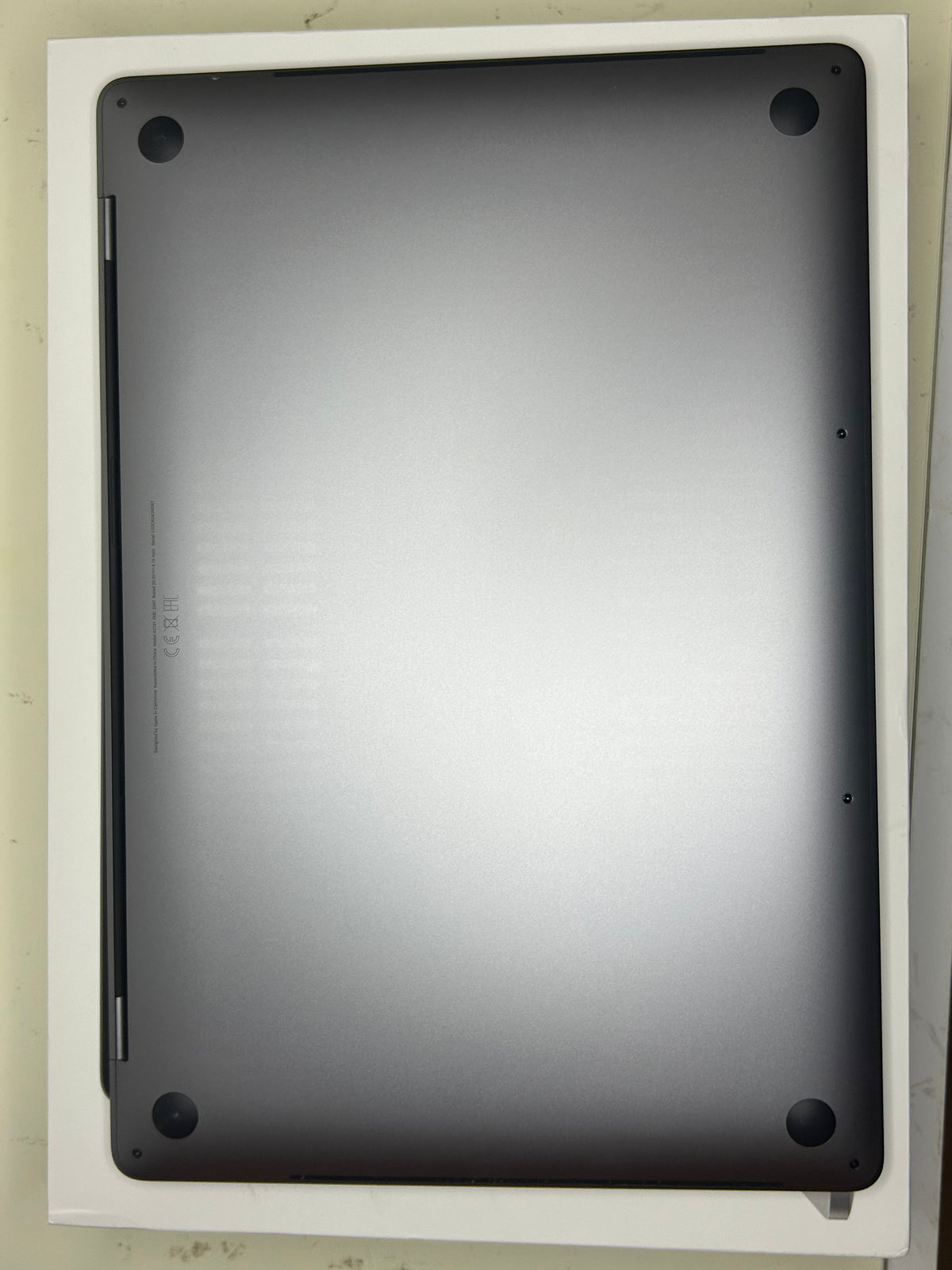 MacBook Pro (2019) [16", Touch Bar, Intel Core i9 2,3GHz, 32GB RAM, 1TB SSD, Intel UHD Graphics 630 + AMD Radeon Pro 5500M, macOS] grigio