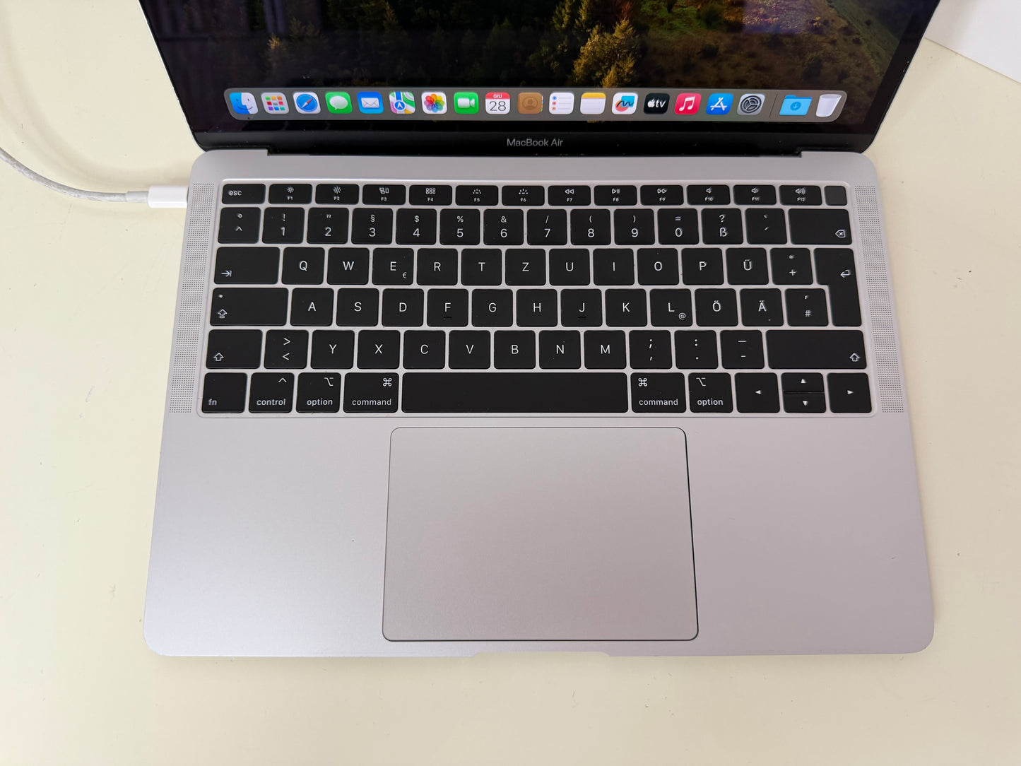 MacBook Air (2018) [13,3", Retina, Intel Core i5 1,6GHz, 8GB RAM, 128GB SSD, Intel UHD Graphics 617, macOS] argento